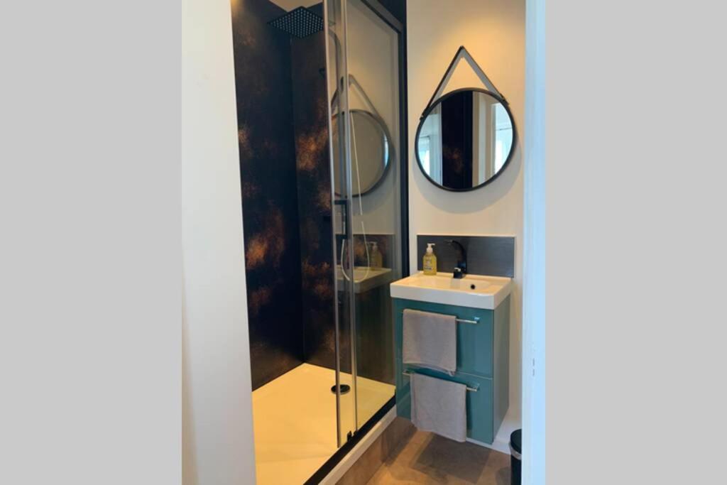 Le Petit Loft - Studio - Wifi - Coeur De Ville - Parking Pont-lʼAbbé Eksteriør billede